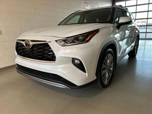 2022 Toyota Highlander Platinum
