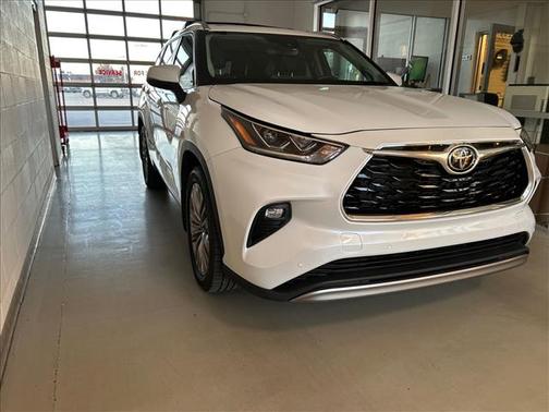2022 Toyota Highlander Platinum