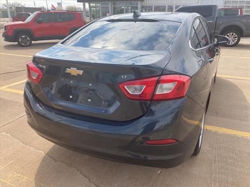 Photo 5 of 22 of 2018 Chevrolet Cruze LT