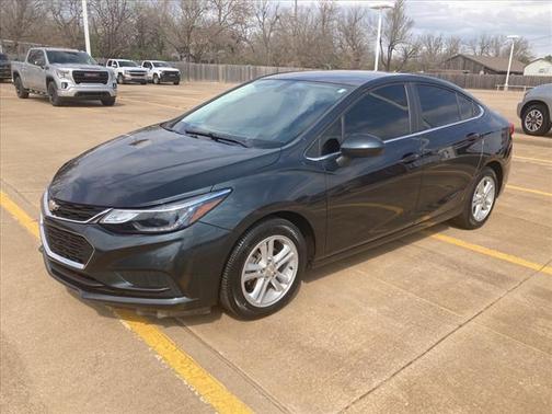 Photo 1 of 22 of 2018 Chevrolet Cruze LT