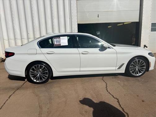 2022 BMW 530 i
