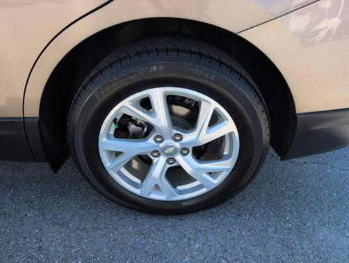 Sandy Ridge Metallic 2018 Chevrolet Equinox 2LT