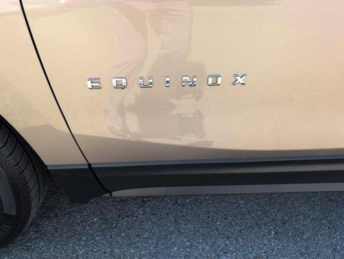 Sandy Ridge Metallic 2018 Chevrolet Equinox 2LT