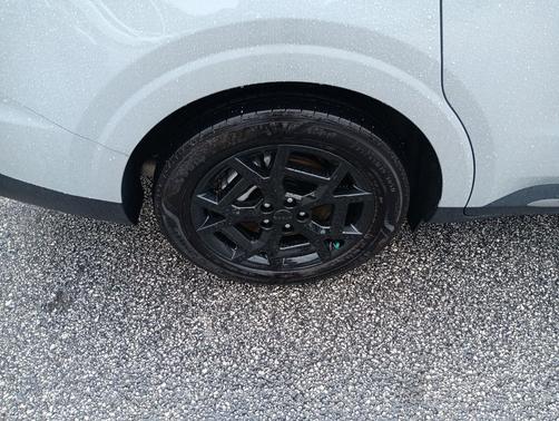 Ceramic Silver 2025 Kia Carnival Hybrid SX