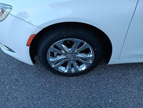 Bright White Clearcoat 2016 Chrysler 200 Limited