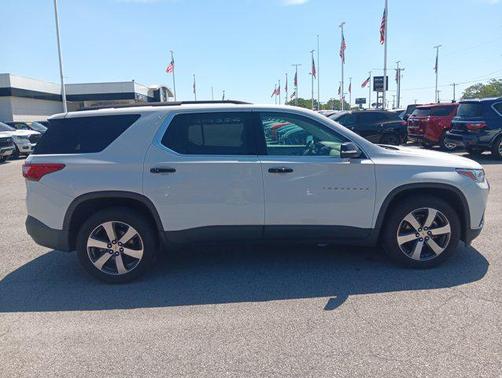 Summit White 2020 Chevrolet Traverse LT Leather