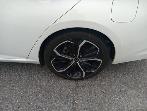 Glacier White 2024 Nissan Altima SR FWD