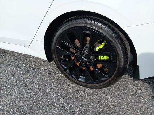 Snow White Pearl 2025 Kia K5 GT