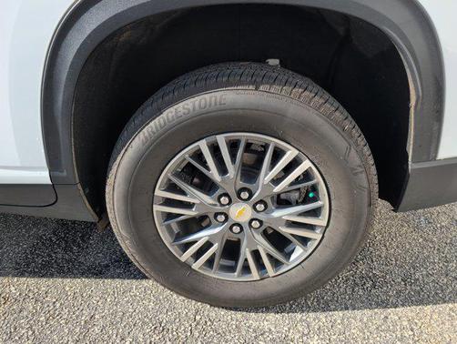 2024 Chevrolet Traverse LS