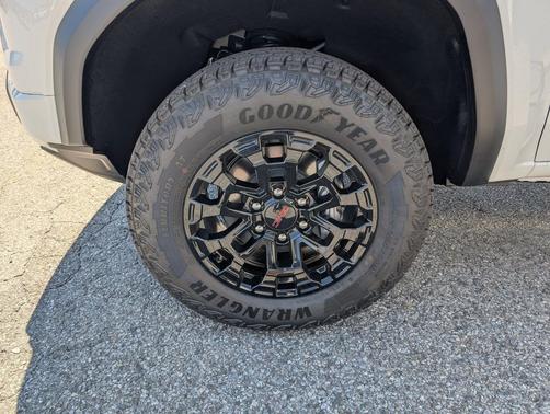 Summit White 2026 GMC Canyon Elevation
