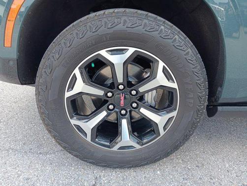2025 GMC Yukon 4WD AT4