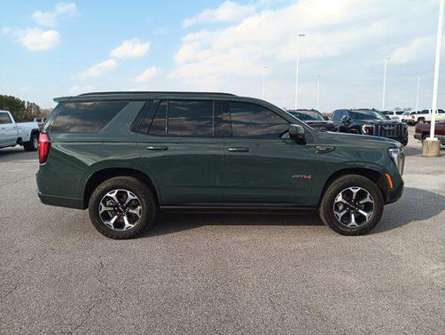 2025 GMC Yukon 4WD AT4