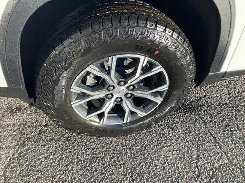 2026 GMC Acadia AT4 AWD