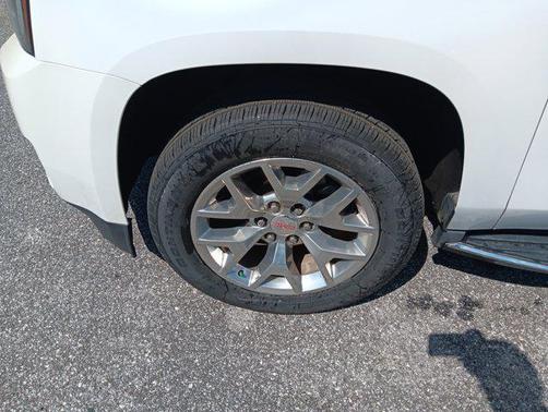 White Frost Tricoat 2017 GMC Yukon SLT