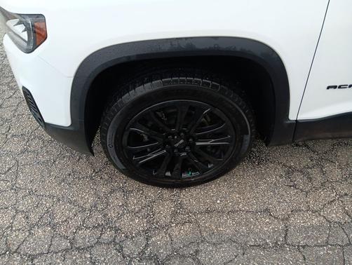 Summit White 2023 GMC Acadia FWD SLT