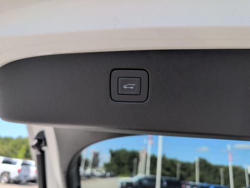 Summit White 2026 Buick Envista Preferred FWD