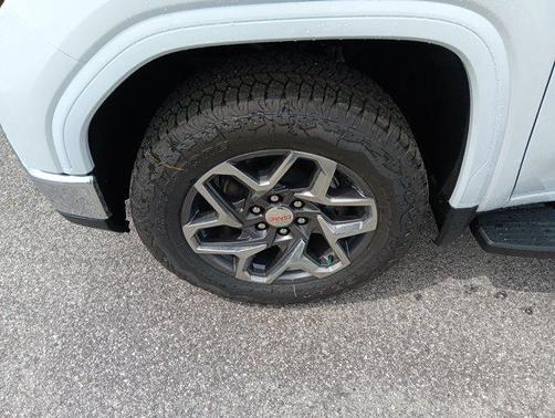 Glacier White Tricoat 2026 GMC Sierra 1500 SLT