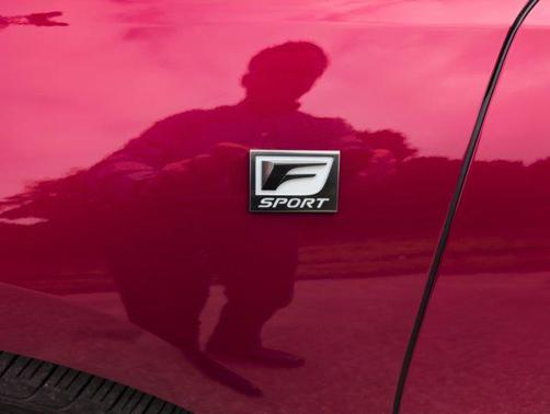 2022 Lexus ES 300h F SPORT