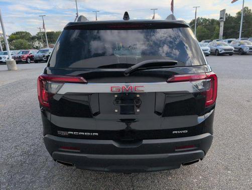 2023 GMC Acadia AWD AT4