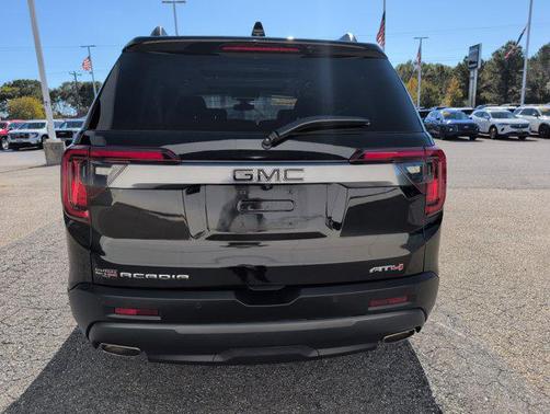 2022 GMC Acadia AWD AT4