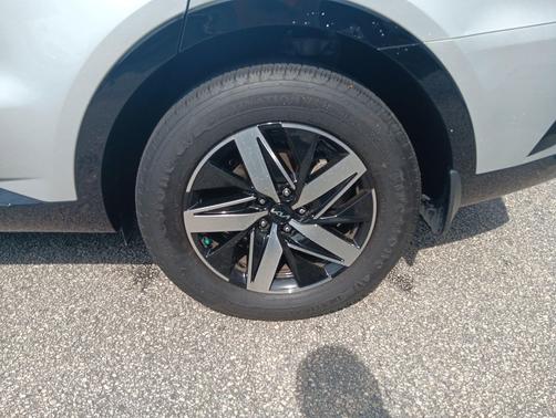 Sparkling Silver 2022 Kia Sorento S