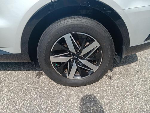 Sparkling Silver 2022 Kia Sorento S