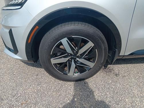 Sparkling Silver 2022 Kia Sorento S