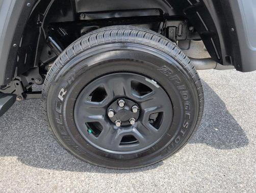 Granite Crystal Metallic Clearcoat 2024 Jeep Gladiator Sport