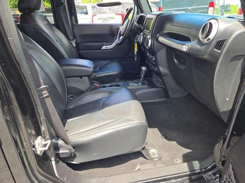 Black Clearcoat 2016 Jeep Wrangler Unlimited Sahara