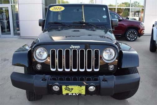 Black Clearcoat 2016 Jeep Wrangler Unlimited Sahara