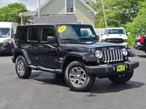 Black Clearcoat 2016 Jeep Wrangler Unlimited Sahara