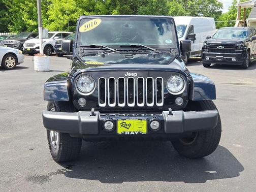 Black Clearcoat 2016 Jeep Wrangler Unlimited Sahara
