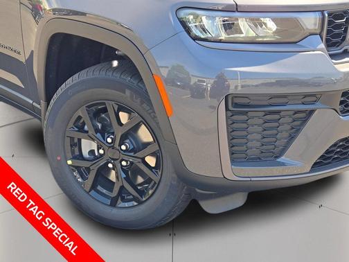 Baltic Gray Metallic Clearcoat 2026 Jeep Grand Cherokee L Altitude