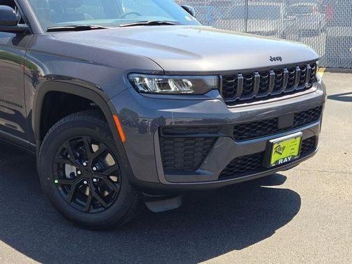 Baltic Gray Metallic Clearcoat 2026 Jeep Grand Cherokee L Altitude