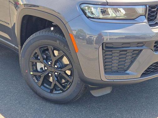 Baltic Gray Metallic Clearcoat 2026 Jeep Grand Cherokee L Altitude