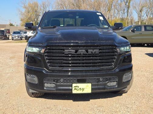 Diamond Black Crystal Pearlcoat 2026 RAM 1500 Laramie