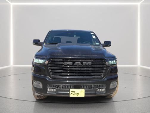 Diamond Black Crystal Pearlcoat 2026 RAM 1500 Laramie