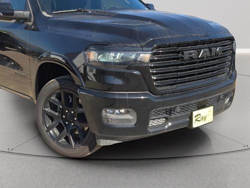 Diamond Black Crystal Pearlcoat 2026 RAM 1500 Laramie