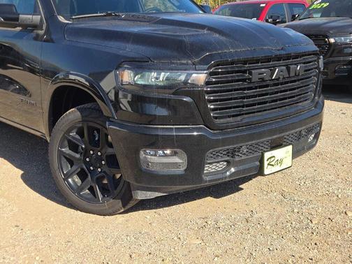 Diamond Black Crystal Pearlcoat 2026 RAM 1500 Laramie