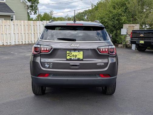 Granite Crystal Metallic Clearcoat 2021 Jeep Compass Latitude
