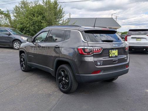 Granite Crystal Metallic Clearcoat 2021 Jeep Compass Latitude