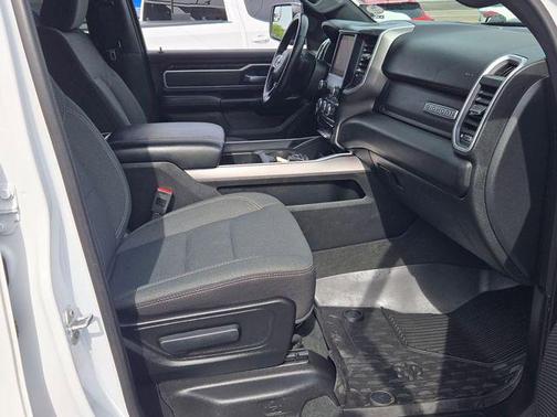 Bright White Clearcoat 2022 RAM 1500 Big Horn/Lone Star