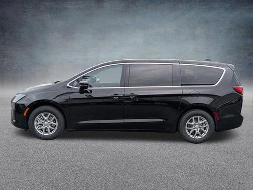 Diamond Black Crystal Pearlcoat 2027 Chrysler Pacifica L