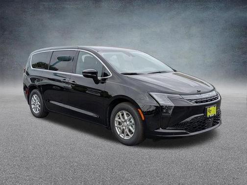 Diamond Black Crystal Pearlcoat 2027 Chrysler Pacifica L