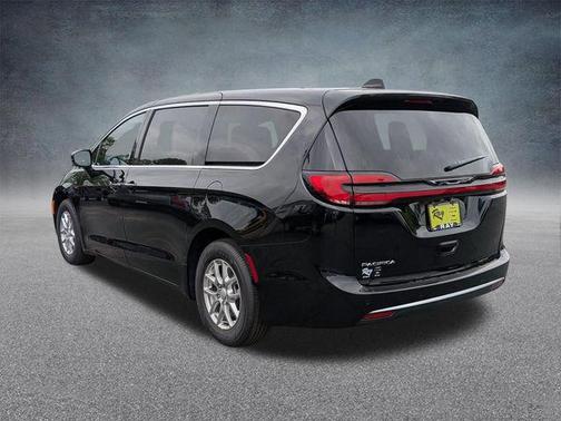 Diamond Black Crystal Pearlcoat 2027 Chrysler Pacifica L