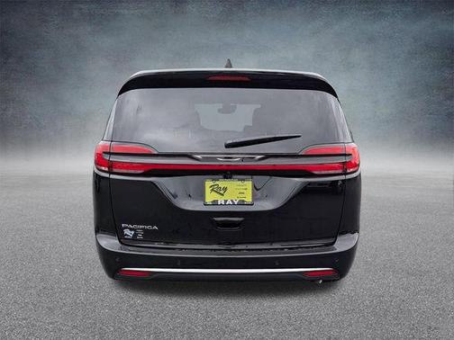 Diamond Black Crystal Pearlcoat 2027 Chrysler Pacifica L