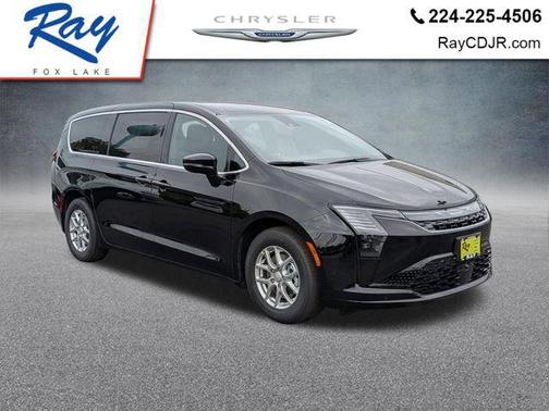 Diamond Black Crystal Pearlcoat 2027 Chrysler Pacifica L