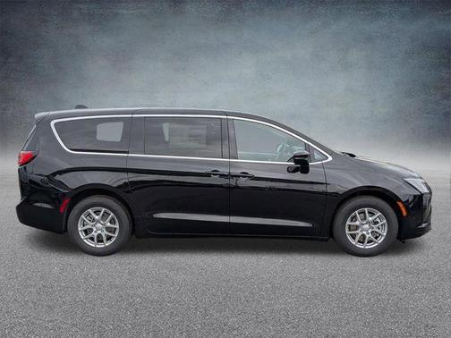 Diamond Black Crystal Pearlcoat 2027 Chrysler Pacifica L