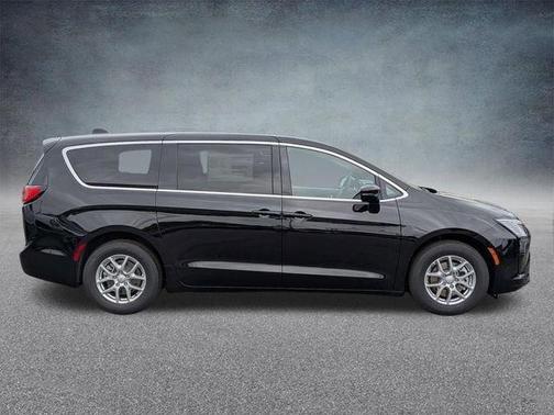 Diamond Black Crystal Pearlcoat 2027 Chrysler Pacifica L