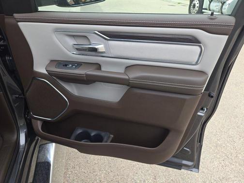 Granite Crystal Metallic Clearcoat 2027 RAM 1500 Laramie
